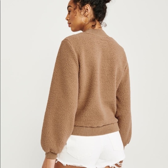 Abercrombie & Fitch tan sherpa sweatshirt Small - Picture 13 of 13